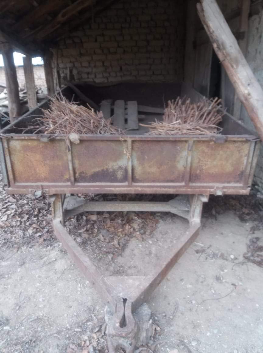 Се продава приколка за трактор,не кипа