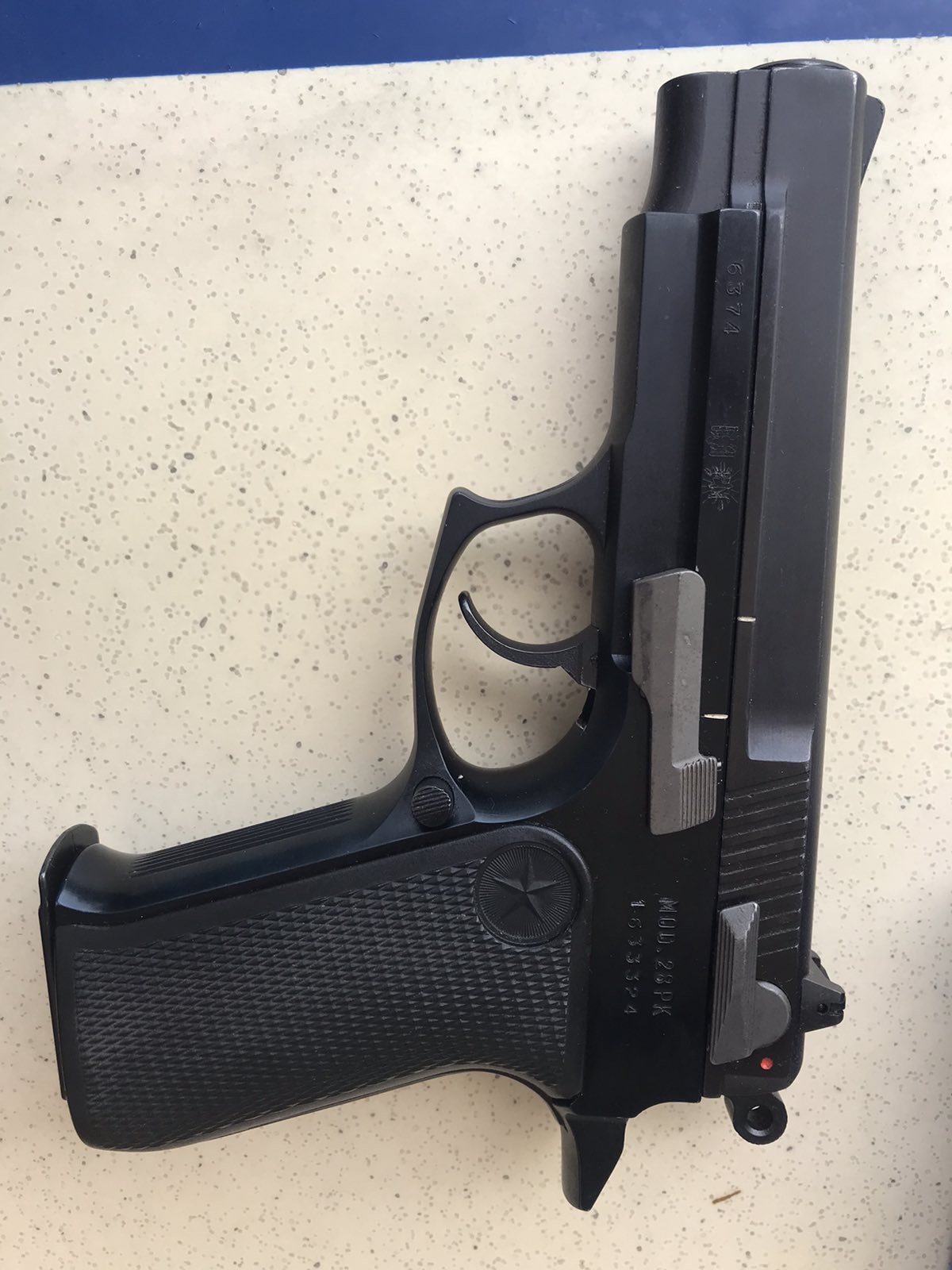 СЕ ПРОДАВА ПИШТОЛ