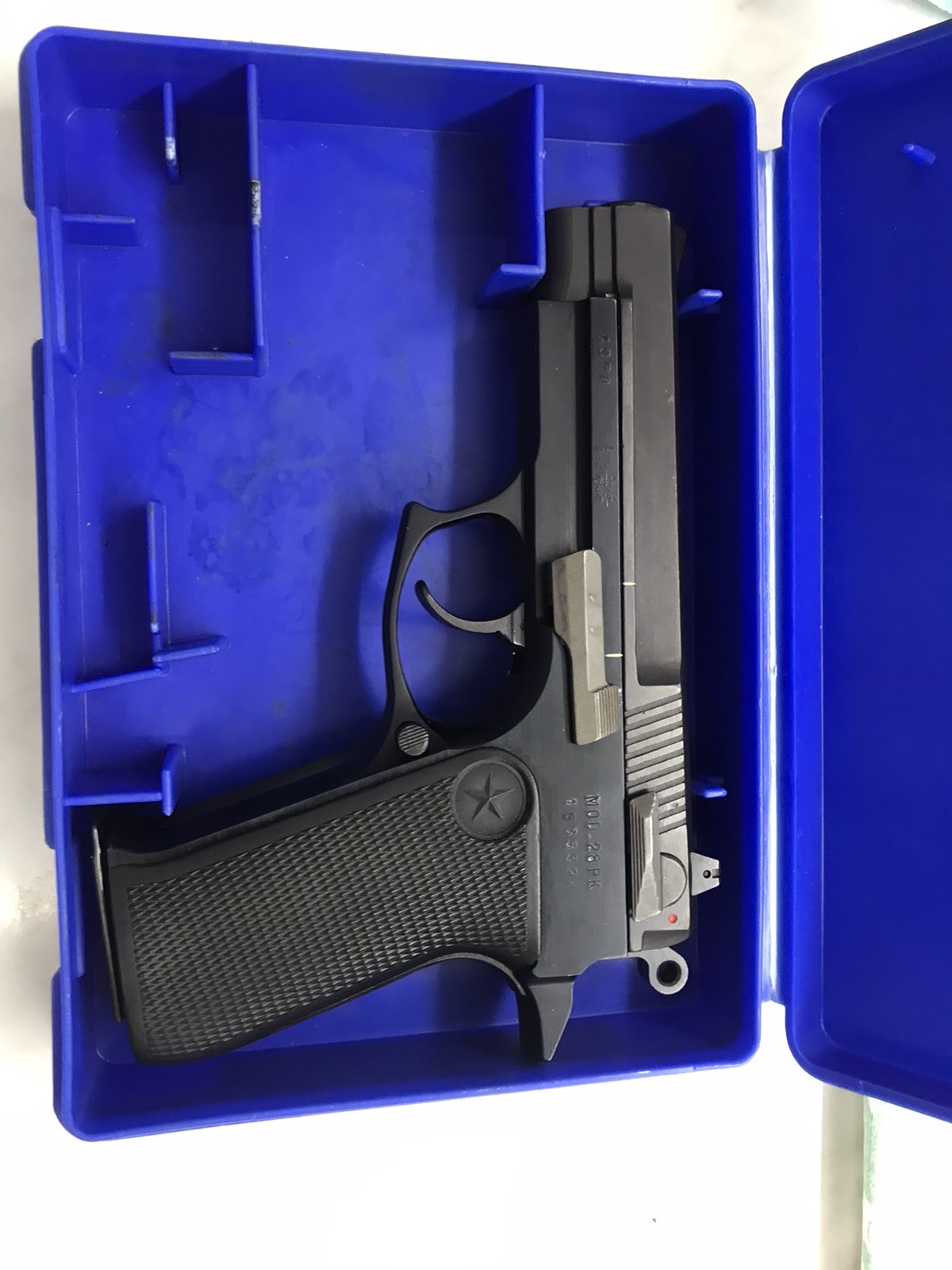 СЕ ПРОДАВА ПИШТОЛ