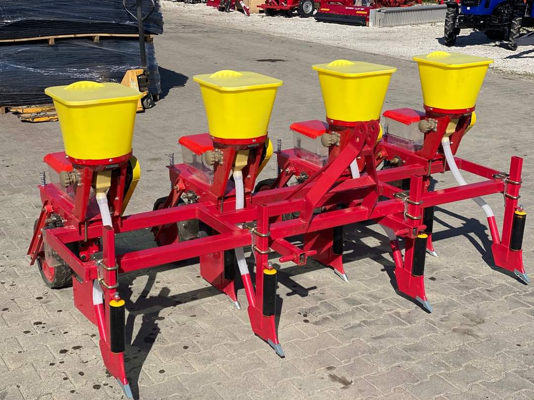 MEHANICKI SEALKI ZA PCENKA SO DEPOZITOR ZA GUBRE AGROKUN