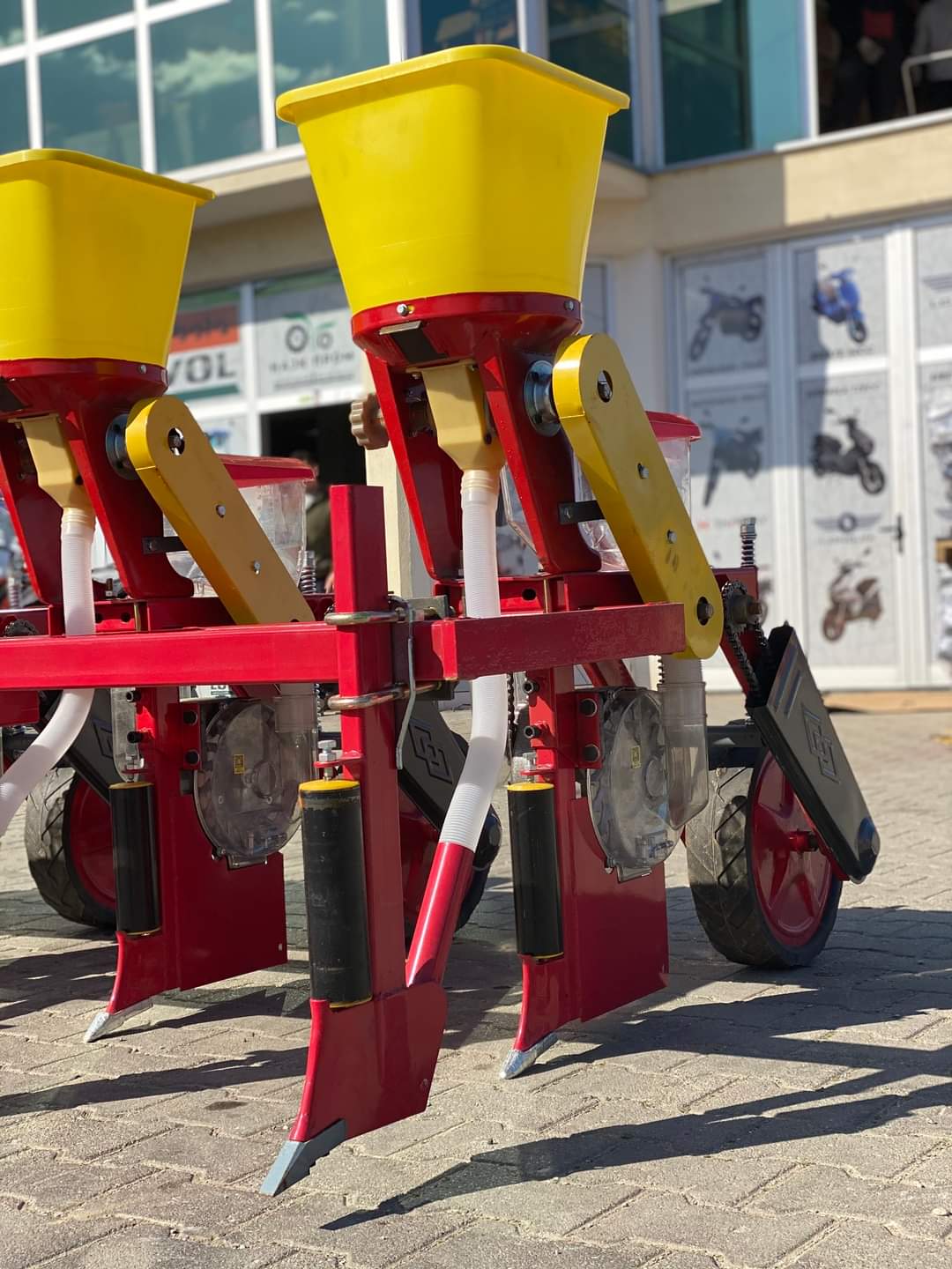 MEHANICKI SEALKI ZA PCENKA SO DEPOZITOR ZA GUBRE AGROKUN