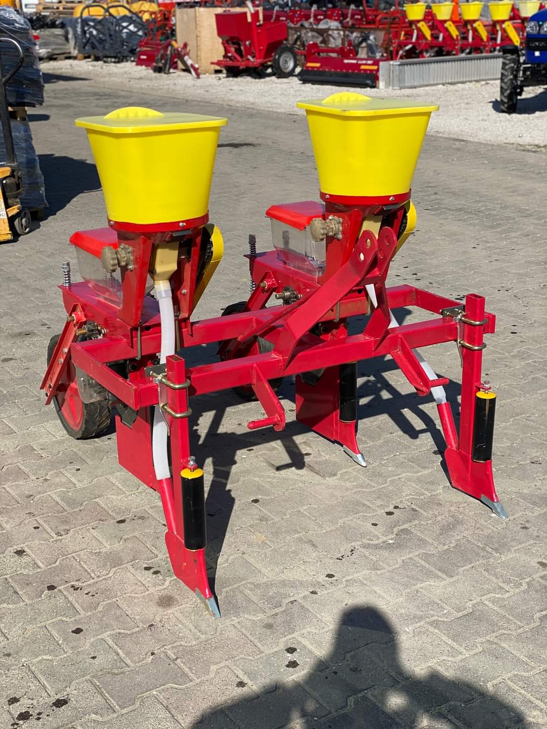 MEHANICKI SEALKI ZA PCENKA SO DEPOZITOR ZA GUBRE AGROKUN