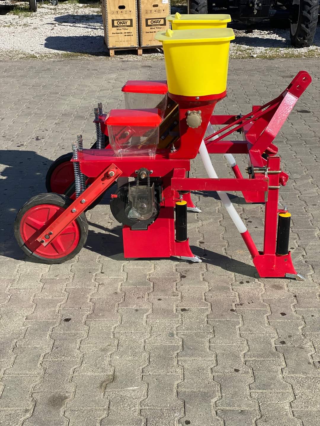 MEHANICKI SEALKI ZA PCENKA SO DEPOZITOR ZA GUBRE AGROKUN