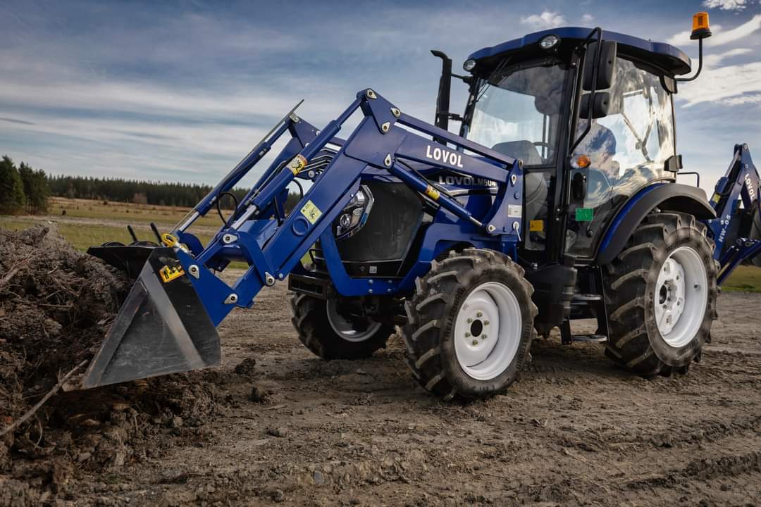 TRAKTOR LOVOL 504 SO KABINA – Moken, Sovremen, Ekonomcen