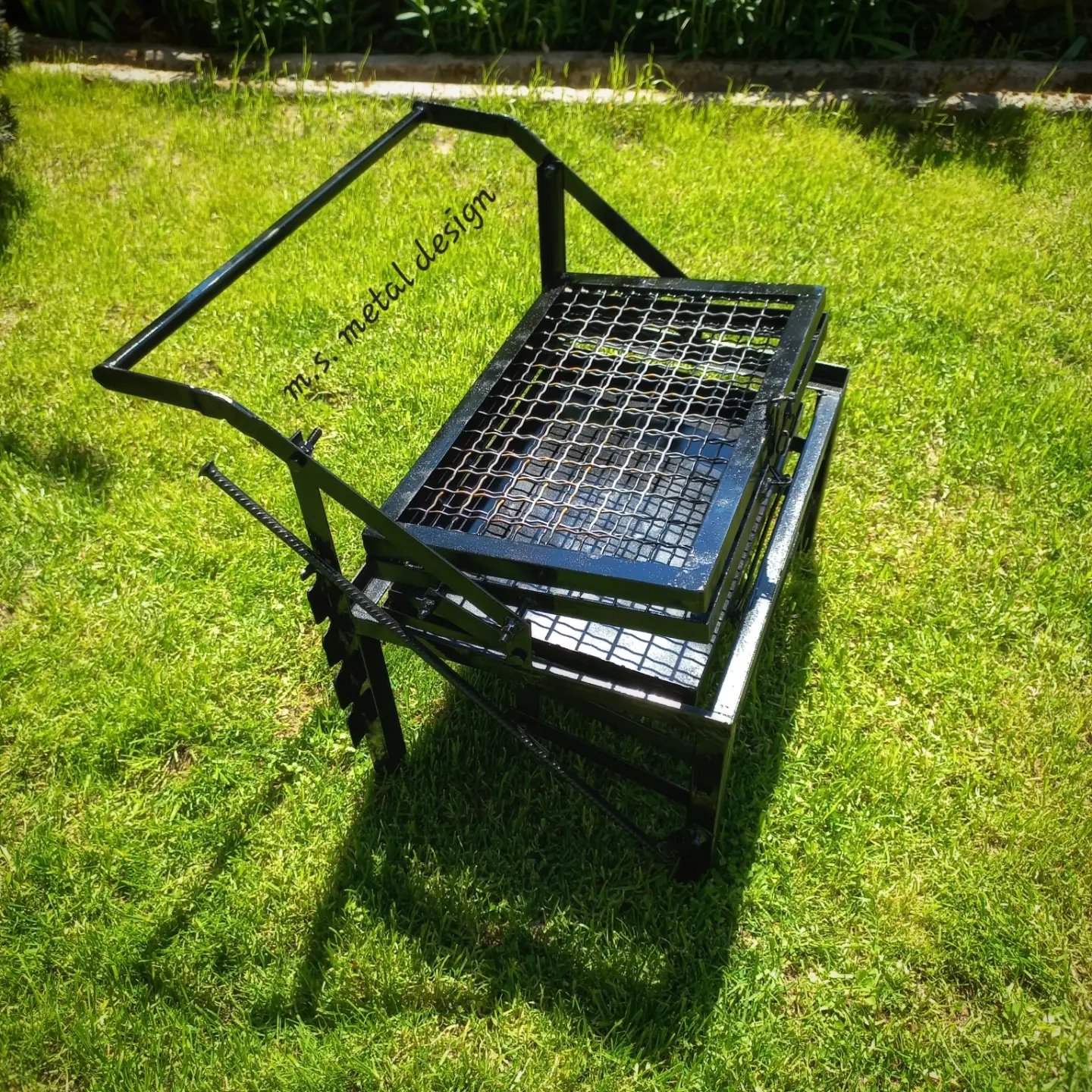 Изработка на скара на жар со механизам на ротација