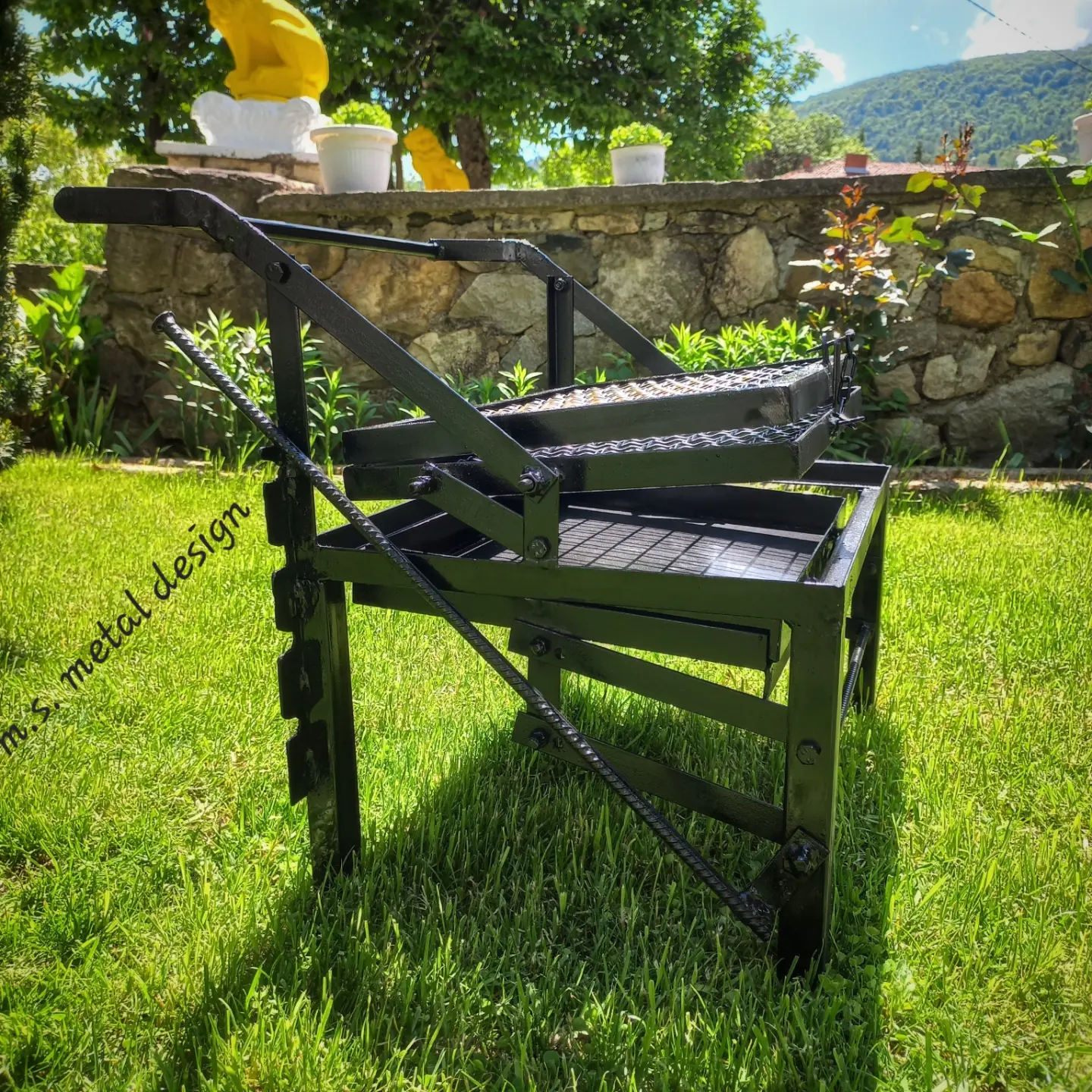 Изработка на скара на жар со механизам на ротација