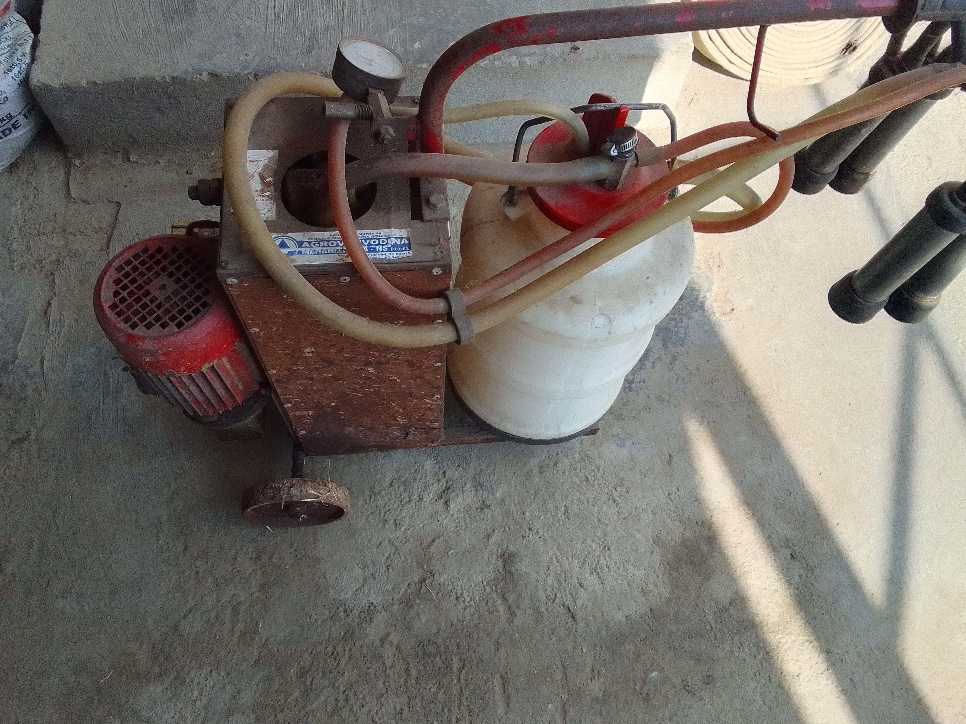Se prodava masina za molzenje kravi