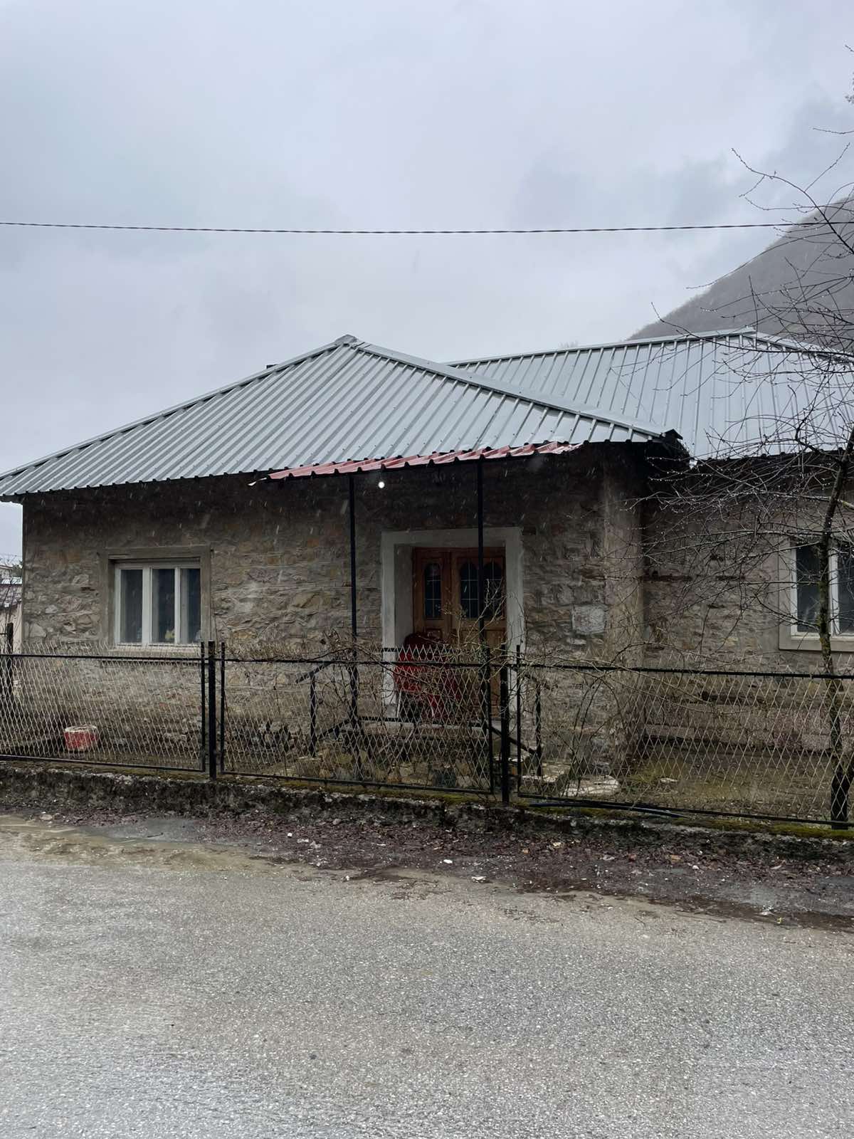 Se prodava kukja vo Mavrovo