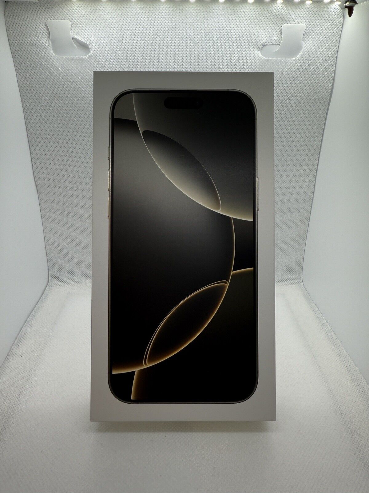 Отклучен нов iPhone 16 Pro 512GB