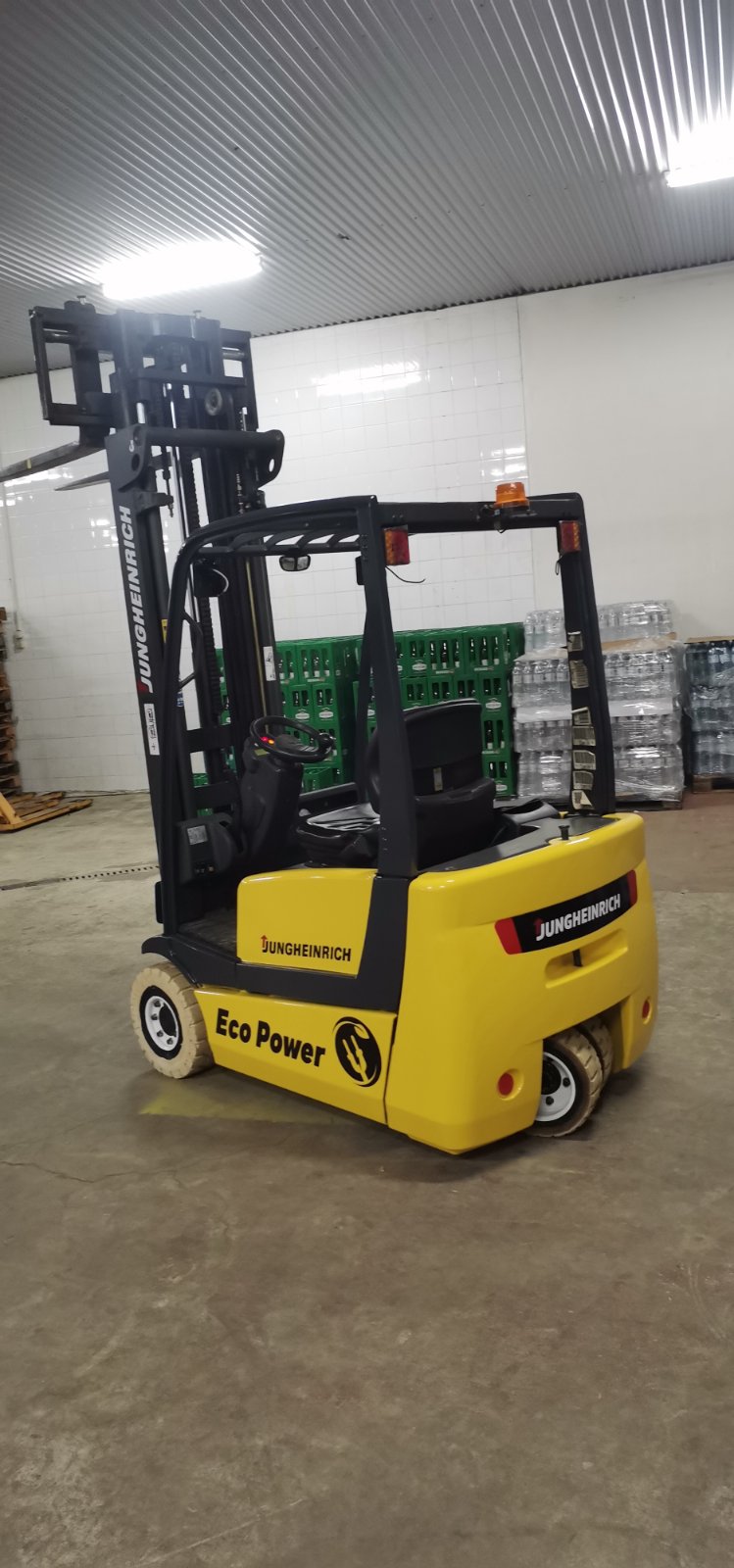 Издавам магацин и канцеларии