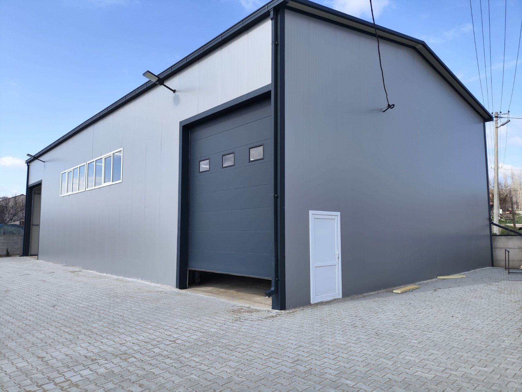 Се издава нова индустриска хала /магацин со површина од ~300м2