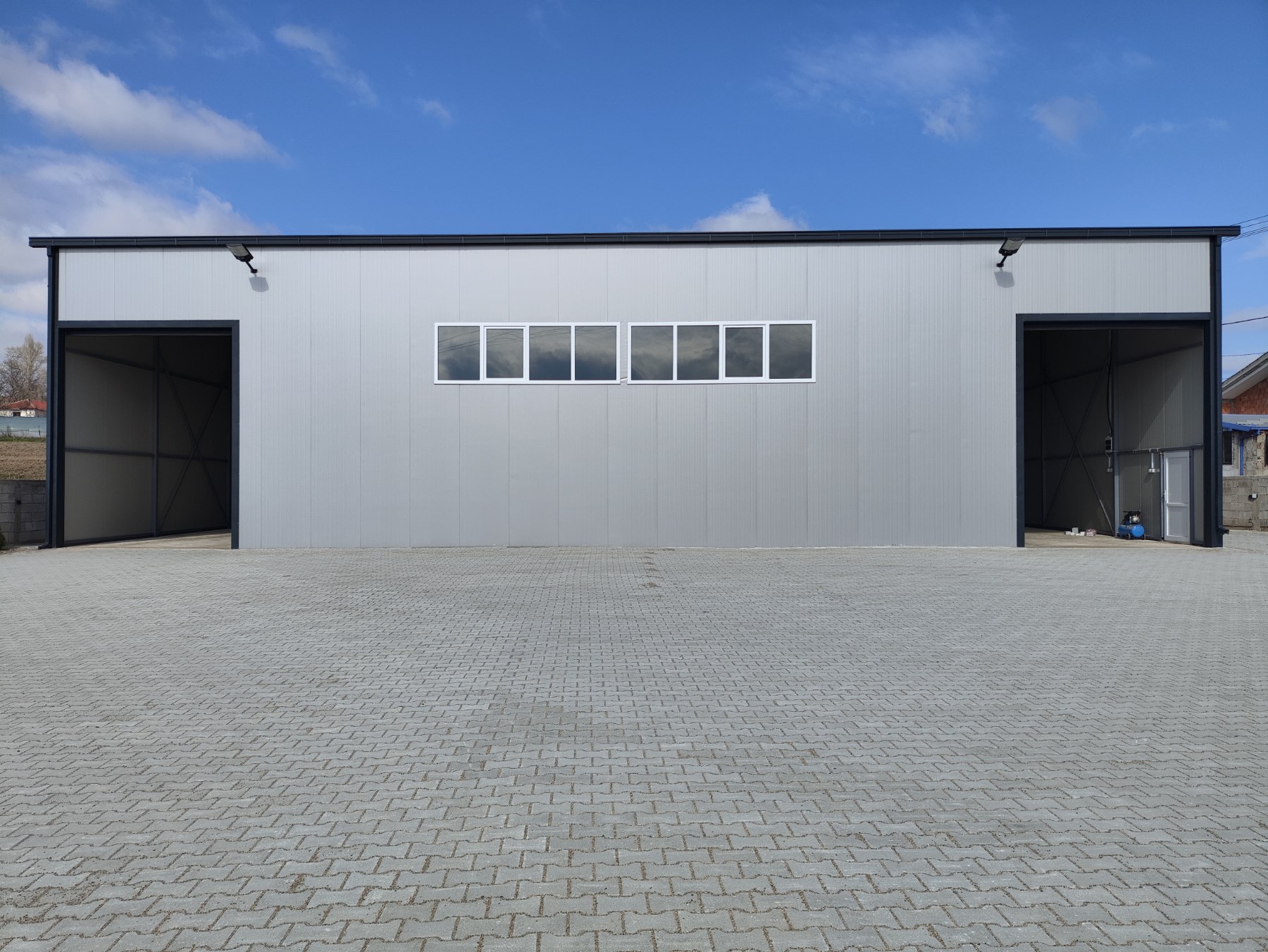 Се издава нова индустриска хала /магацин со површина од ~300м2