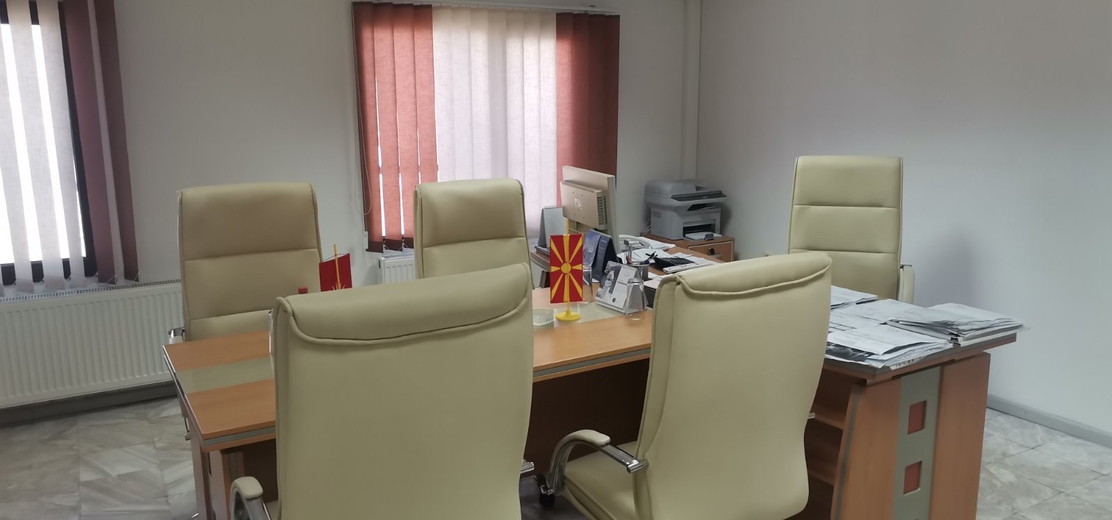 Издавам магацин и канцеларии