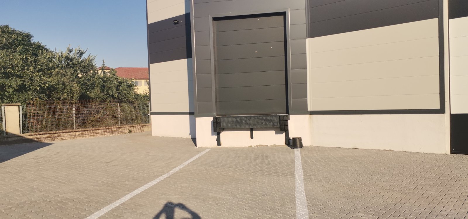 Издавам магацин и канцеларии